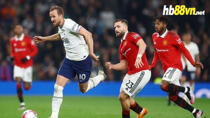 tottenham hotspur s harry kane in action with manchester united s luke shaw 2011