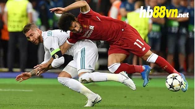 Roberto Carlos: Salah isn't even going to get close to Sergio Ramos - Bóng Đá