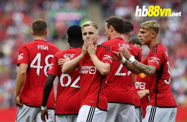 Manchester United cruised to a 3-0 victory over Barnsley during a friendly match - Bóng Đá