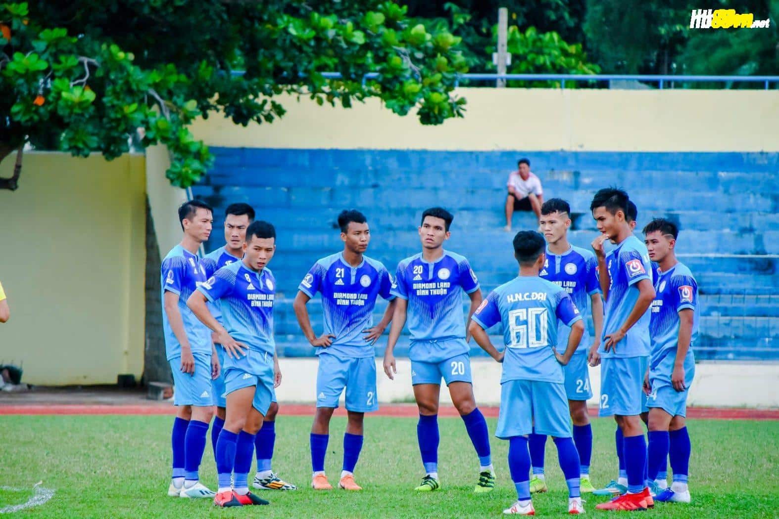Bỏ giải, nợ lương 18 cầu thủ, CLB Việt Nam bỗng tìm thấy hy vọng - Bóng Đá