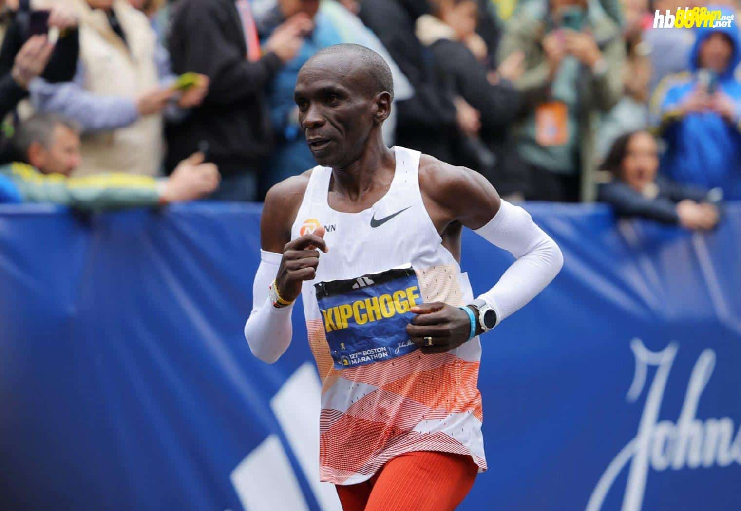 Kipchoge lúc gần về đích tại Boston Marathon 2023 ngày 17/4. Ảnh: Reuters
