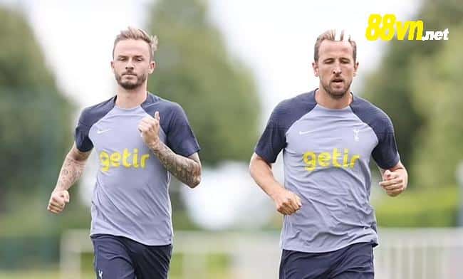 Harry Kane looks focused as he reports back for Tottenham training - Bóng Đá