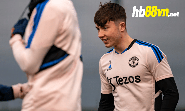 Dan Gore and Toby Collyer train with Manchester United first team as squad prepare for Barcelona - Bóng Đá