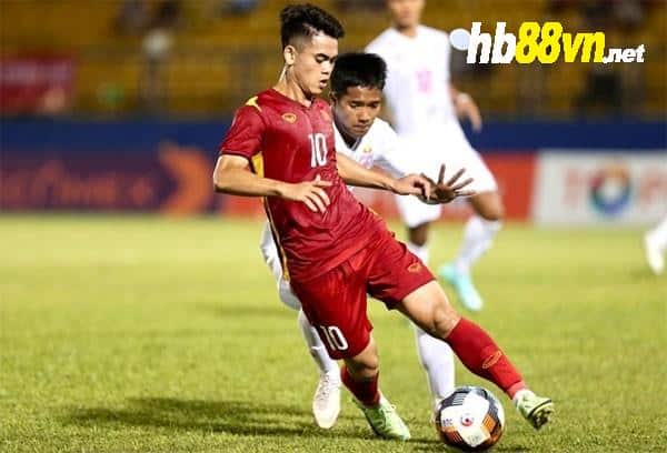 CLB nước ngoài quan tâm 3 tuyển thủ Việt Nam; - Bóng Đá