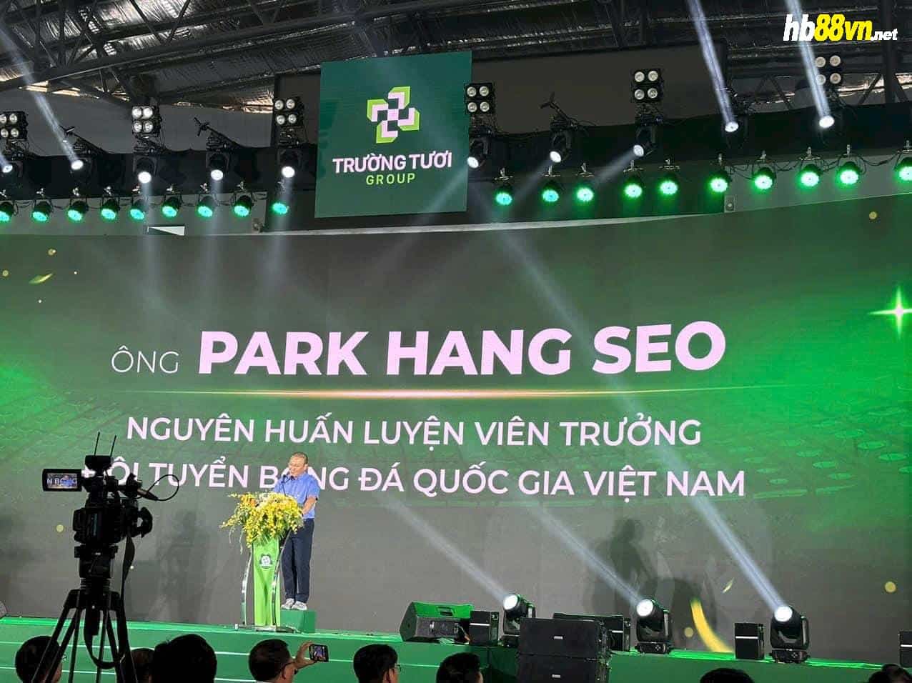 Vừa đổi tên, CLB Việt Nam đã có sự giúp sức của HLV Park Hang-seo - Bóng Đá