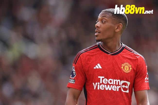 Martial has turned up for training at the wrong time - Bóng Đá