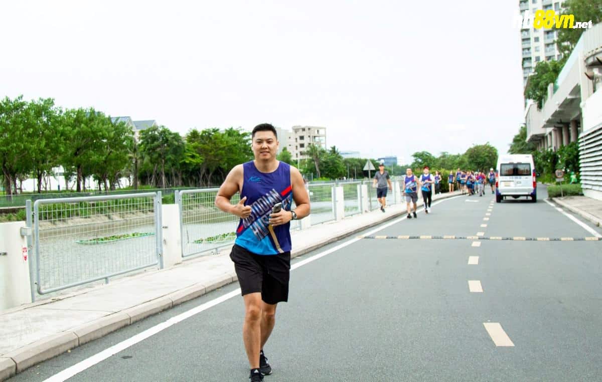 Ông Sergey Nam - Tổng giám đốc Kusto Home Việt Nam tại buổi khởi động giải chạy Dare to Run. Ảnh: Kusto Home