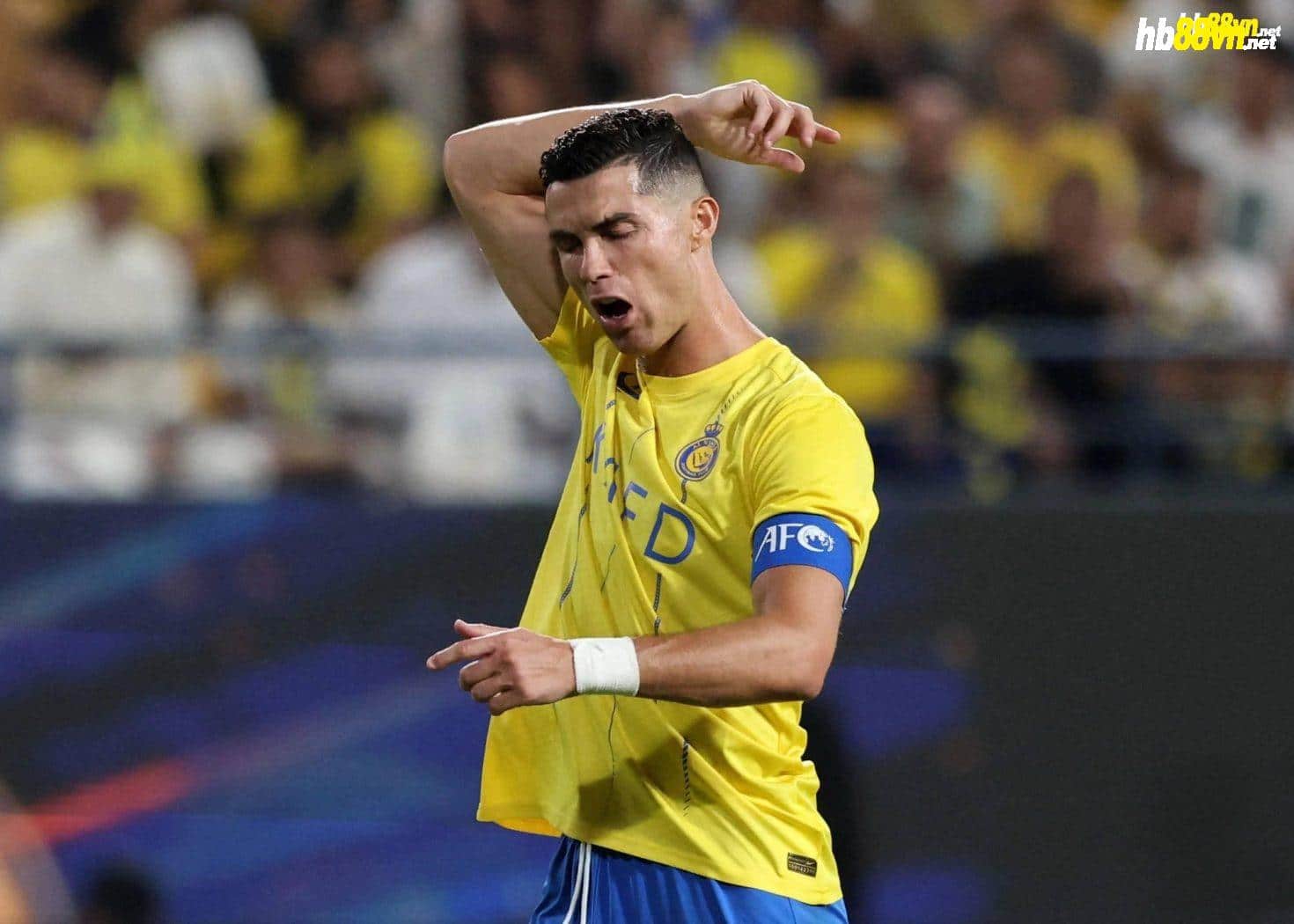 Ronaldo phản ứng trong trận Al Nassr hòa Abha 2-2 hôm 6/10. Ảnh: Reuters