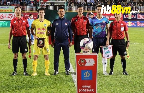 Án phạt cho trọng tài trận HAGL - Bình Định; Thầy Park gặp Kiatisak - Bóng Đá