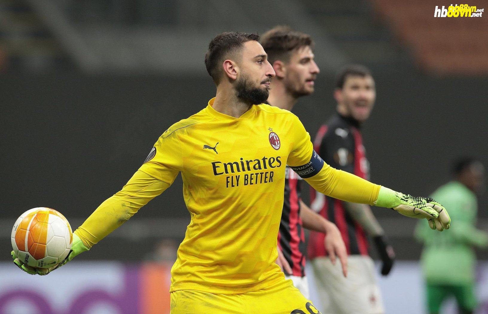 Donnarumma từng đeo băng đội trưởng Milan trong mùa cuối khoác áo CLB - mùa 2020-2021. Ảnh: AFP