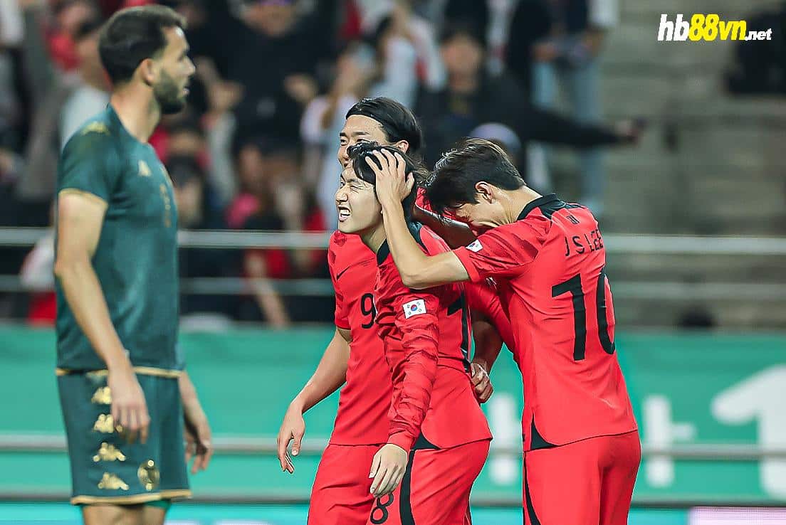 Hàn Quốc (áo đỏ) hướng tới chiến thắng thứ ba liên tiếp dưới thời Jurgen Klinsmann khi gặp Việt Nam vào ngày 17/10. Ảnh: KFA