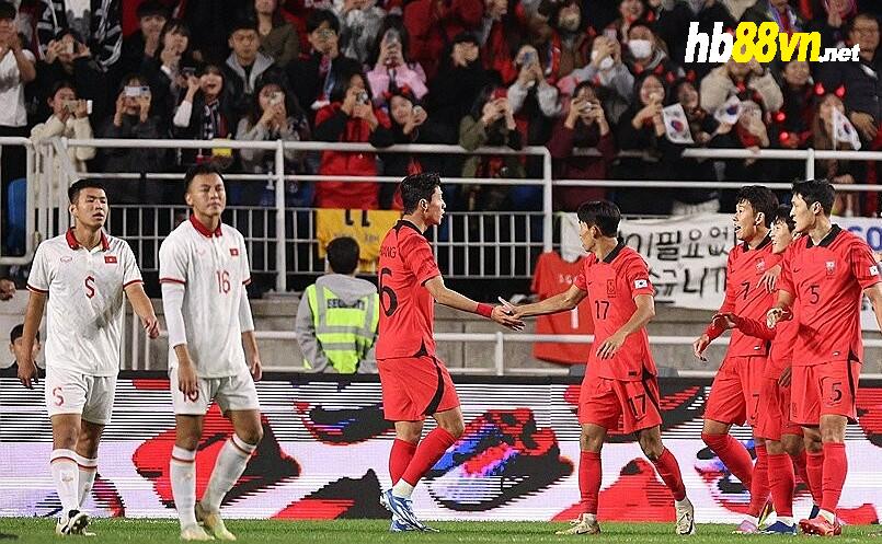 Hàn Quốc thắng đậm Việt Nam 6-0 trên sân nhà Suwon World Cup ở trận giao hữu tối 17/10. Ảnh: Yonhap
