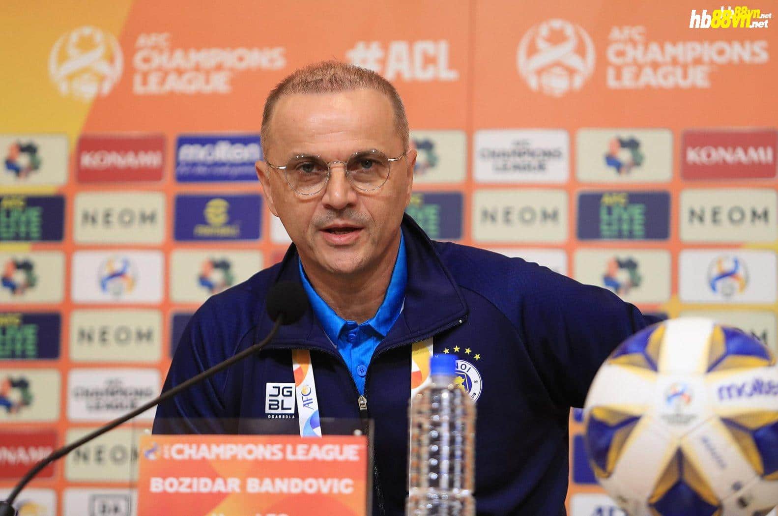HLV Bozidar Bandovic dự họp báo trước trận Hà Nội FC gặp Urawa Red Diamonds tại AFC Champions League 2023-2024.
