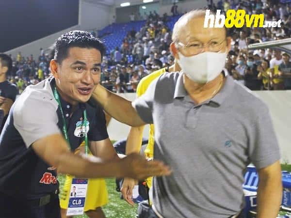 Rõ tương lai của Quang Hải tại AFF Cup; Thầy Park hội ngộ Kiatisak - Bóng Đá