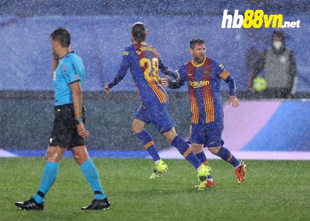 Siêu phẩm đánh gót, Real nhấn chìm Barca đánh chiếm ngôi đầu La Liga - Bóng Đá