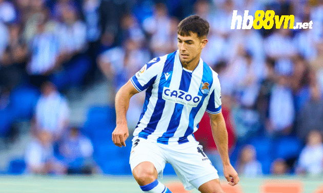 Mundo Deportivo report Martin Zubimendi’s preferred next step in his career is a move to the Premier League. - Bóng Đá