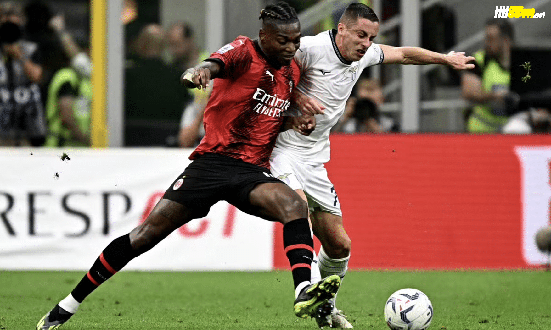 Leao góp công lớn trong trận thắng thứ ba liên tiếp của Milan. Ảnh: AFP