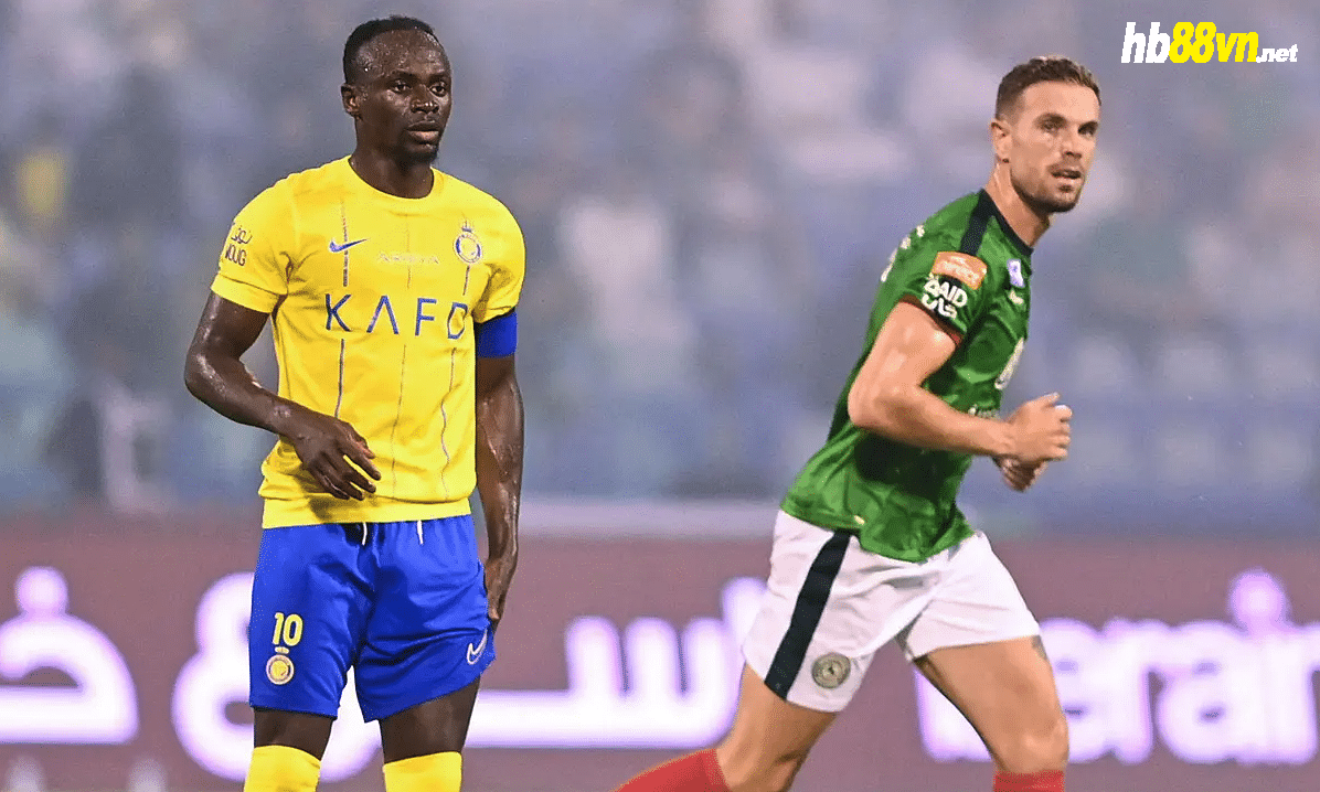 Henderson và Mane, những cầu thủ nổi tiếng đang thi đấu tại Arab Saudi, sẵn sàng ủng hộ quốc gia này đăng cai World Cup. Ảnh: AFP