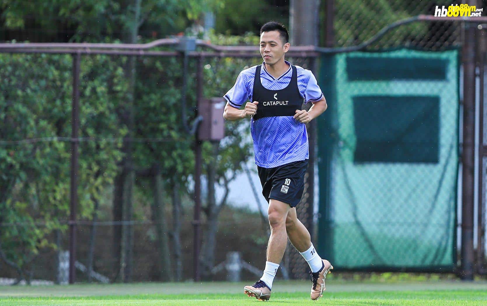Nguyễn Văn Quyết trong buổi tập của Hà Nội FC tại Nhật Bản chiều 2/10.