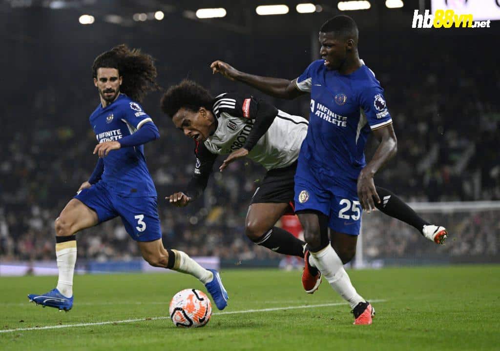 1700007808 willian in action with chelseas moises caicedo 1696290322321502072345 1410