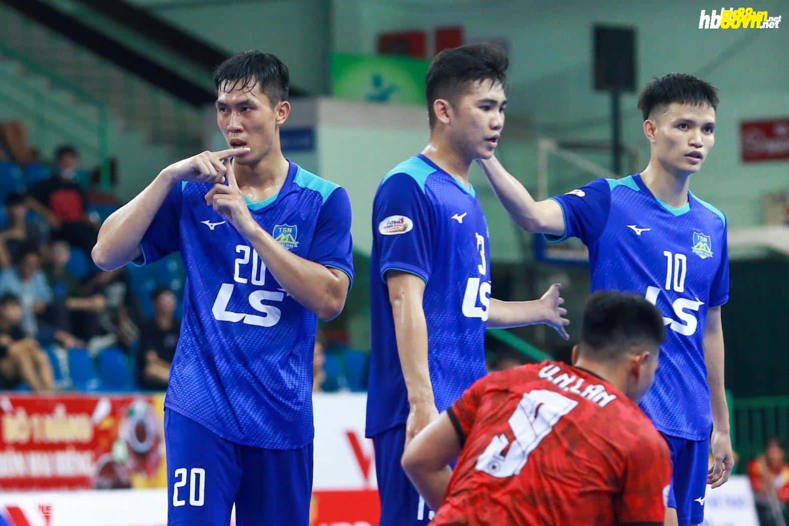 Các cầu thủ Thái Sơn Nam mừng sau khi ghi bàn vào lưới Tân Hiệp Hưng ở trận ra quân bảng A giải futsal Cup Quốc gia 2023. Ảnh: Đức Đồng