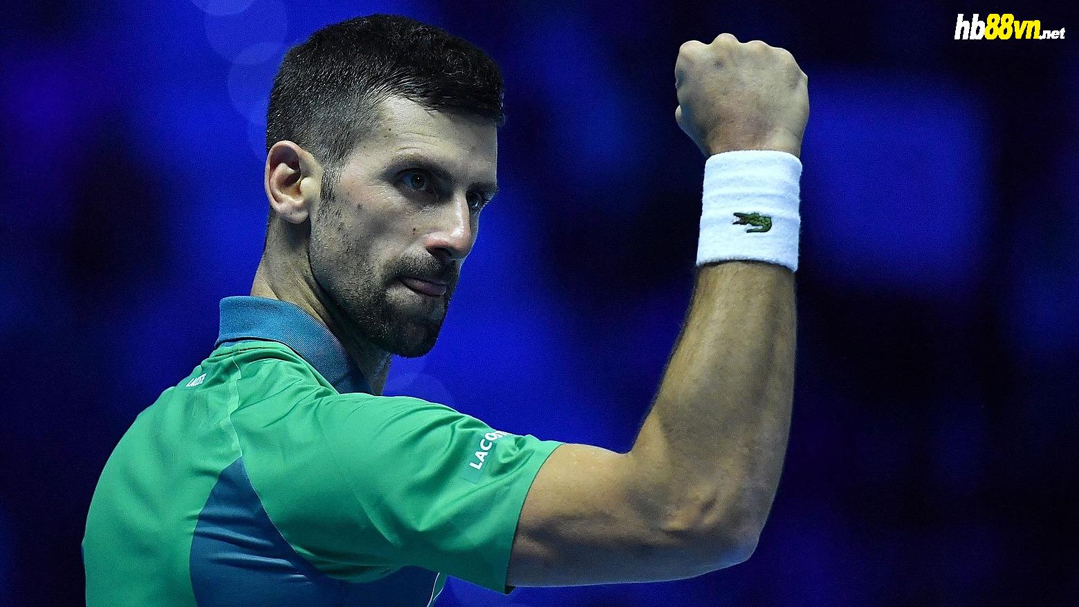 Djokovic mừng một điểm số ở trận thắng Rune tại sân Pala Alpitour, Turin hôm 12/11. Ảnh: AP