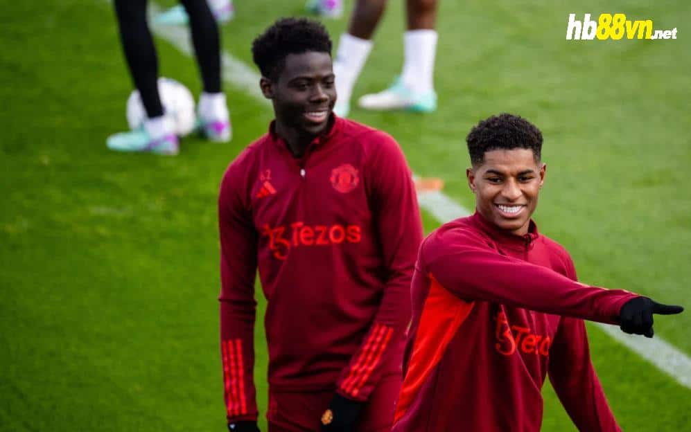 Manchester United teenager Omari Forson has been spotted in first-team training as the club attempt to keep him at Old Trafford. - Bóng Đá