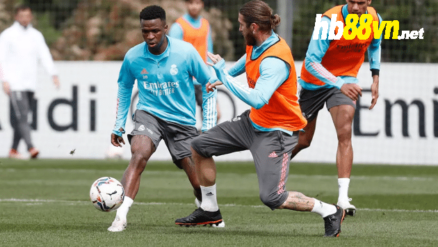 Sergio Ramos returns to training with the group and opens debate ahead of Chelsea clash - Bóng Đá