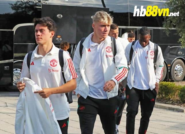 Rasmus Hojlund, Sergio Reguilon and Jonny Evans in Manchester United squad for Arsenal clash - Bóng Đá